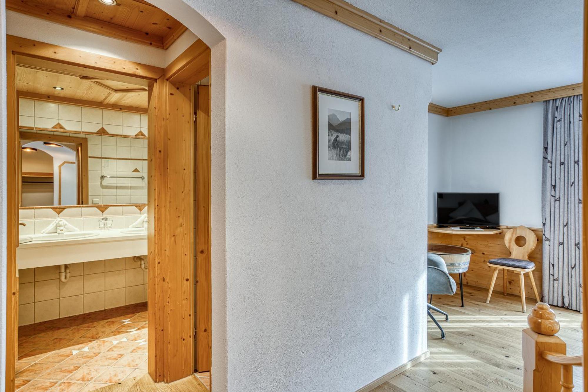 Hotel Alpenstolz Mieders Habitación foto