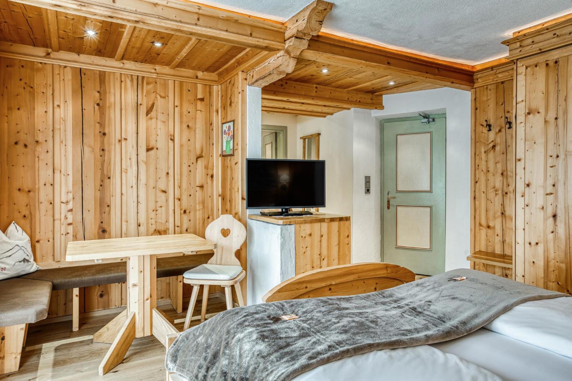 Hotel Alpenstolz Mieders Habitación foto